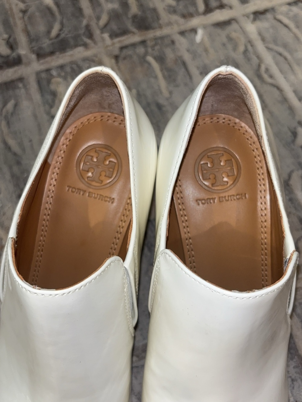 Tory Burch White Pointed Patent Leather Slip-On Mules - Picture 4 of 4